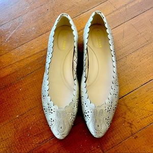 COLE HAAN Women’s Ballet Flat Callie Cutout Metalic Gold in size 9.5